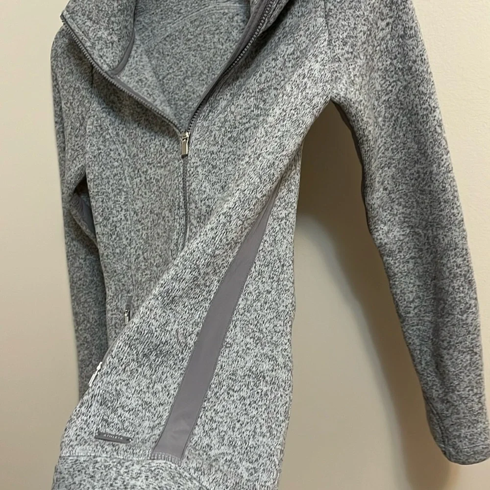 Athleta hoodie jacket sweater woman’s size XS gray full zip warmth athleisure